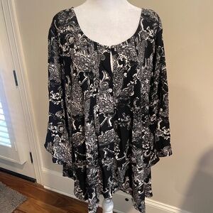 Beautiful black & white NY Collection plus size blouse.  New with tags.